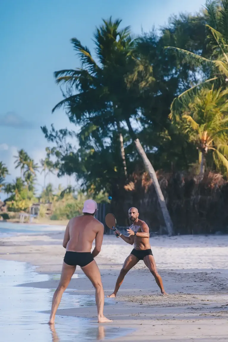 Guests na areia no Mouton Beach Club
